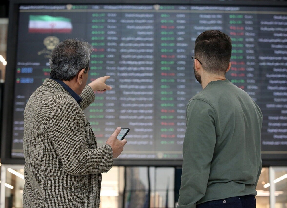 اخبار-چراغ بورس در اولین روز هفته سبز شد