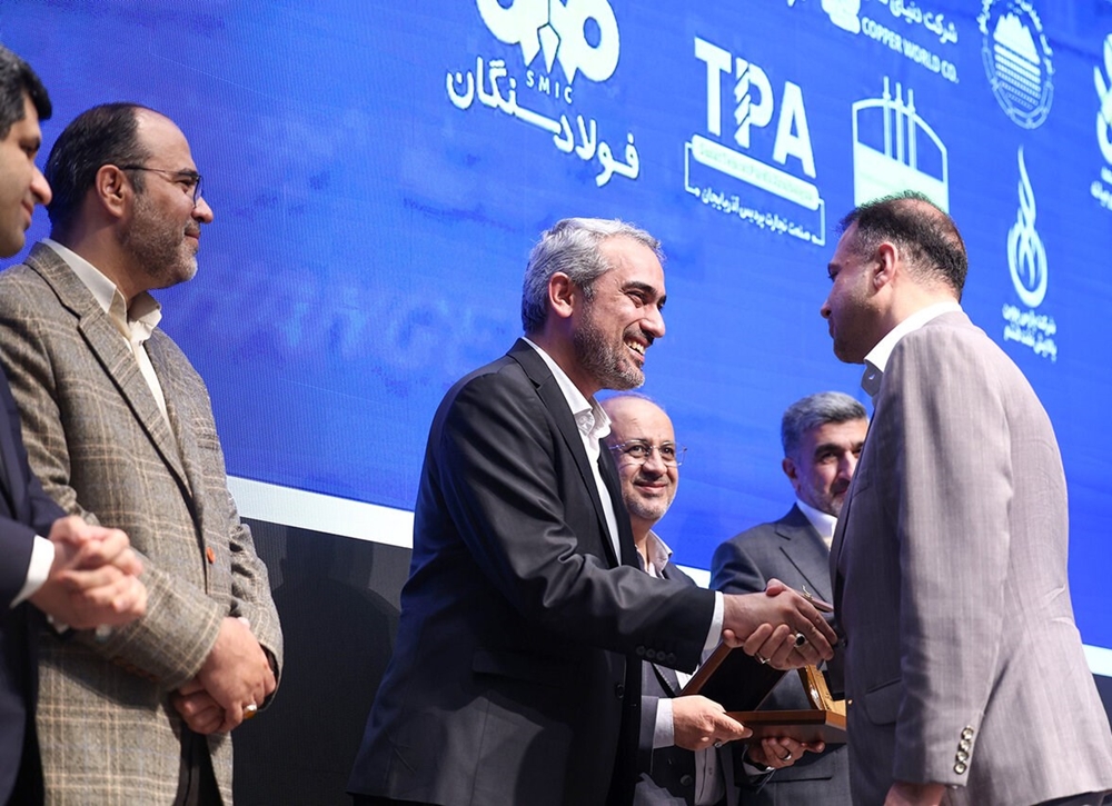 اخبار-تجلیل از مدیرعامل شرکت ملی مس در همایش برترین‌های بورس کالای ایران